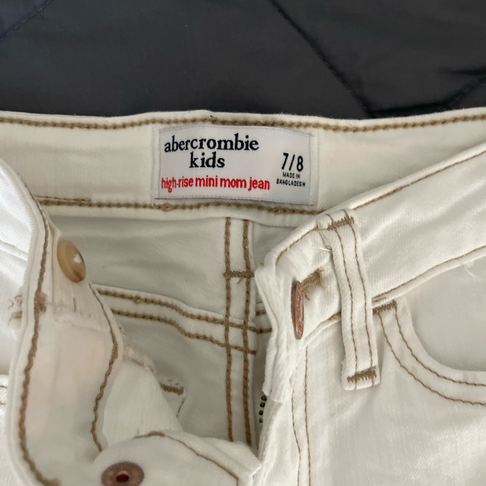 Excellent condition girls high rise mini mommy jeans!  Size 7/8